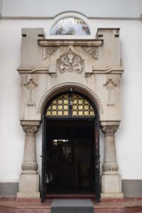 Fig. 4 – Intrarea în biserică, 2022 (Arhiva INP)