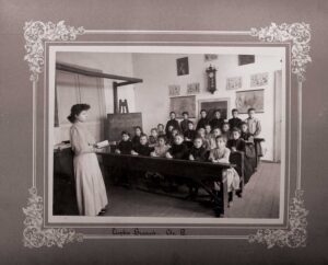 Fig. 5 – Școala de fete, 1906 (George Maksay, „Comunitatea elină din Galați”)