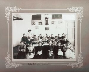Fig. 6 – Școala de fete, 1906 (George Maksay, „Comunitatea elină din Galați”)